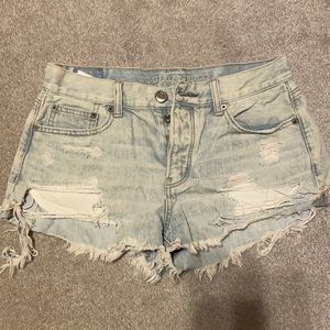 American Eagle women’s light wash  denim shorts
